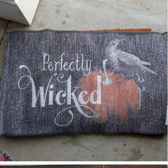 Threshold Gray accent rug 20"x 34 - Picture 1 of 6